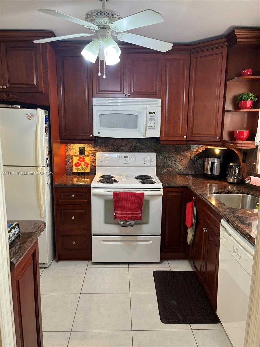 Small Image of 9801 SUNRISE LAKES BLVD #301, Sunrise Number 4