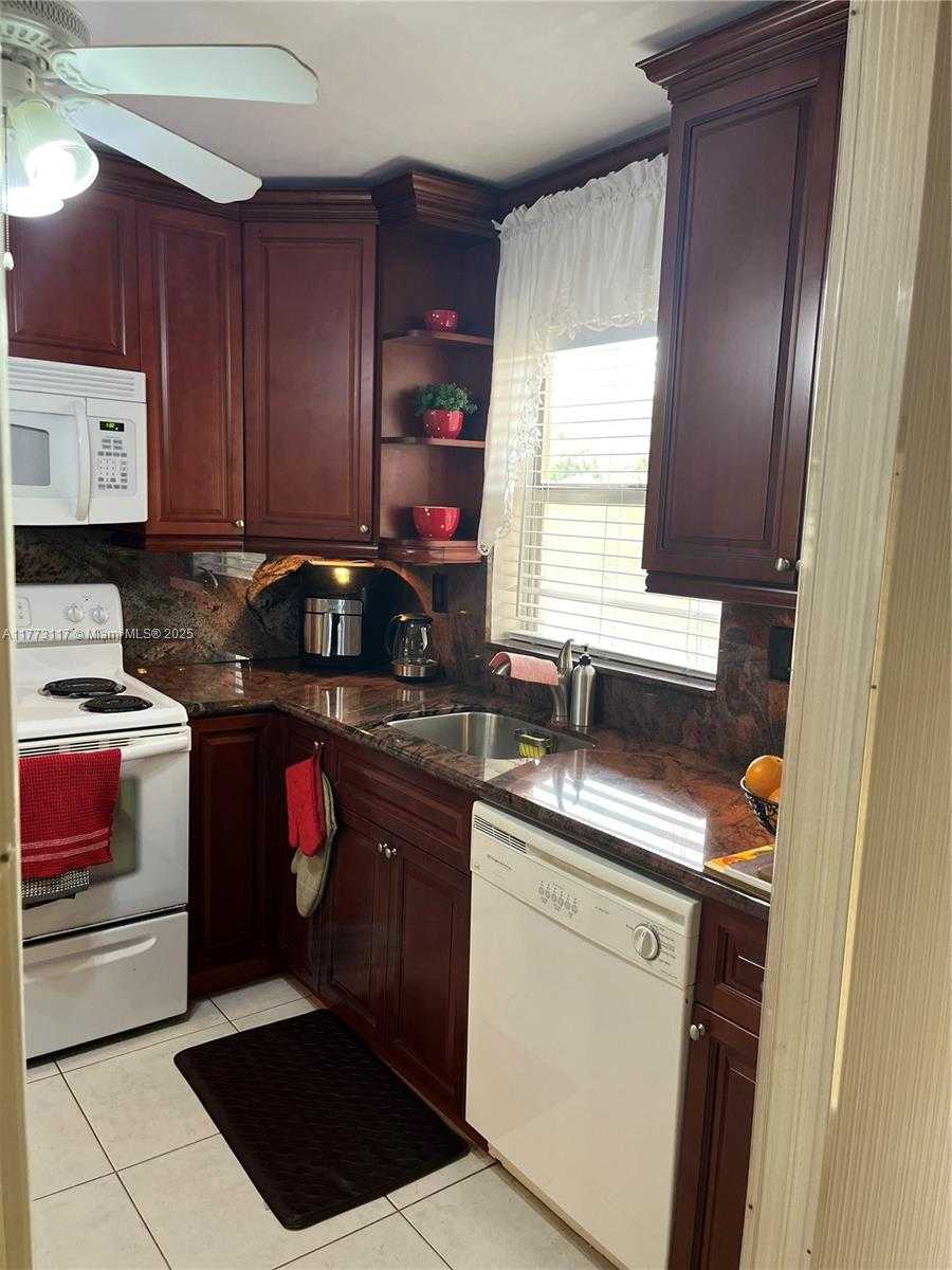 Small Image of 9801 SUNRISE LAKES BLVD #301, Sunrise Number 5