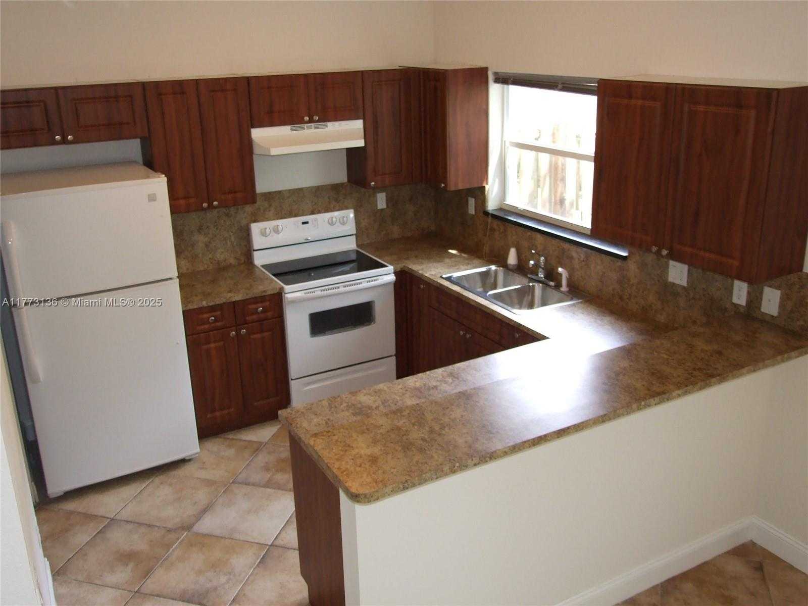 Small Image of 14082 SOUTH WEST 50TH CT, Miramar Number 2