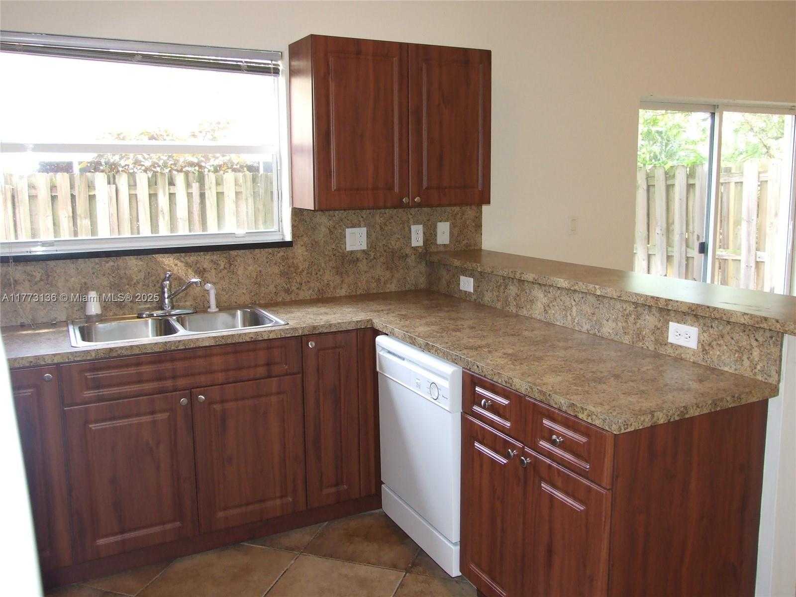 Small Image of 14082 SOUTH WEST 50TH CT, Miramar Number 3