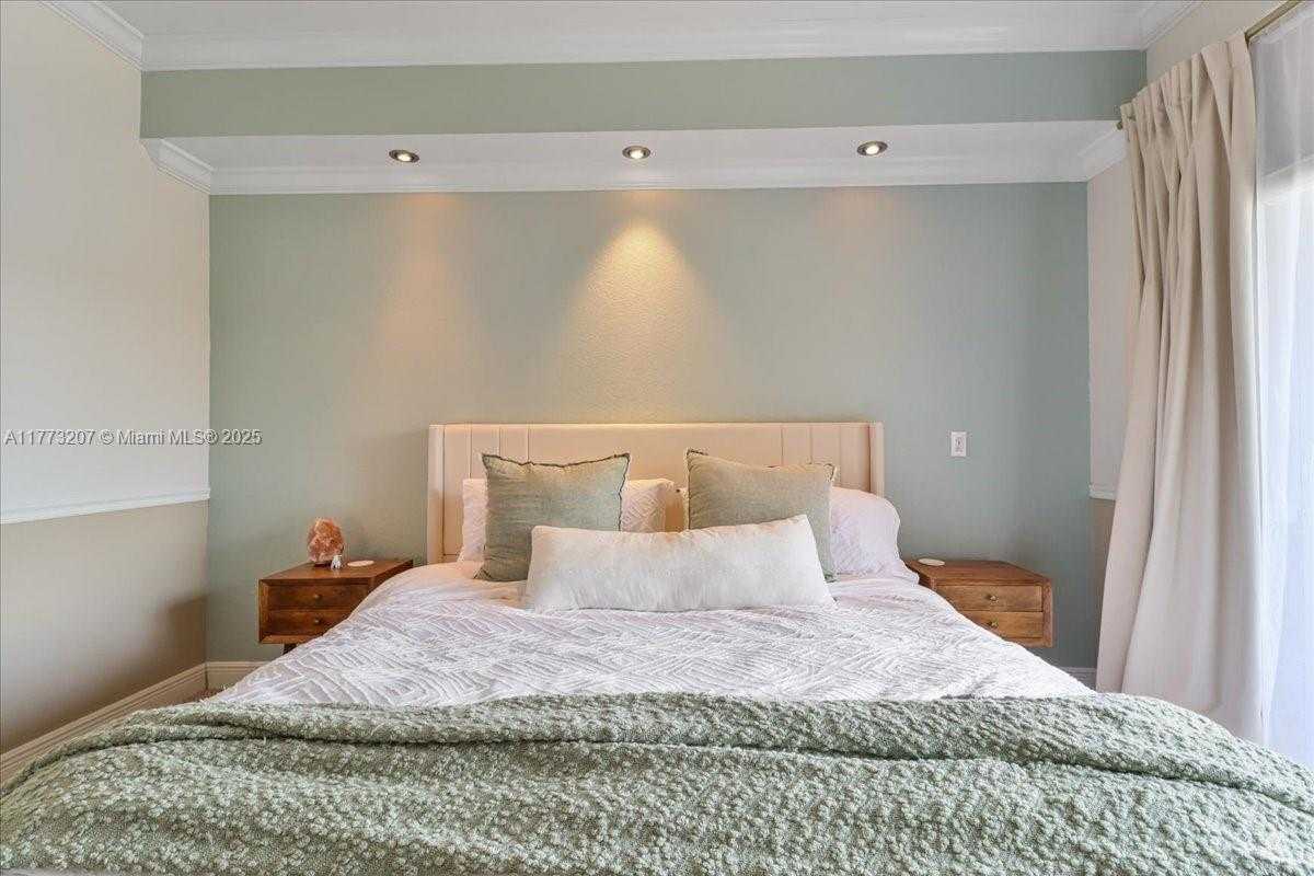Small Image of 4371 SOUTH WEST 131ST LN #3204, Miramar Number 34