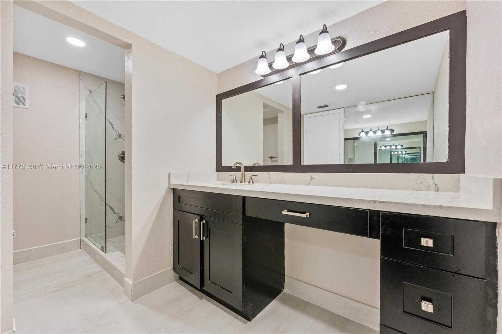Small Image of 6563 RACQUET CLUB DR #124, Lauderhill Number 10