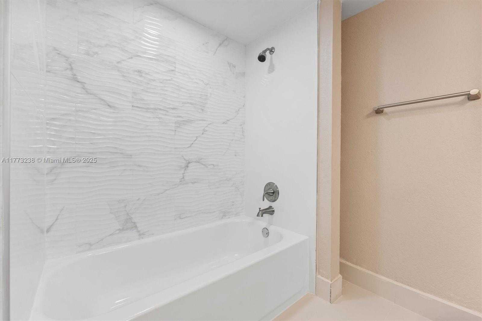 Small Image of 6563 RACQUET CLUB DR #124, Lauderhill Number 12
