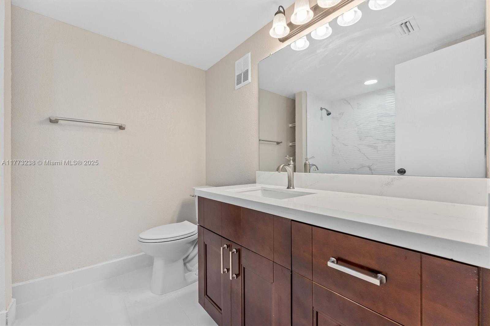 Small Image of 6563 RACQUET CLUB DR #124, Lauderhill Number 15