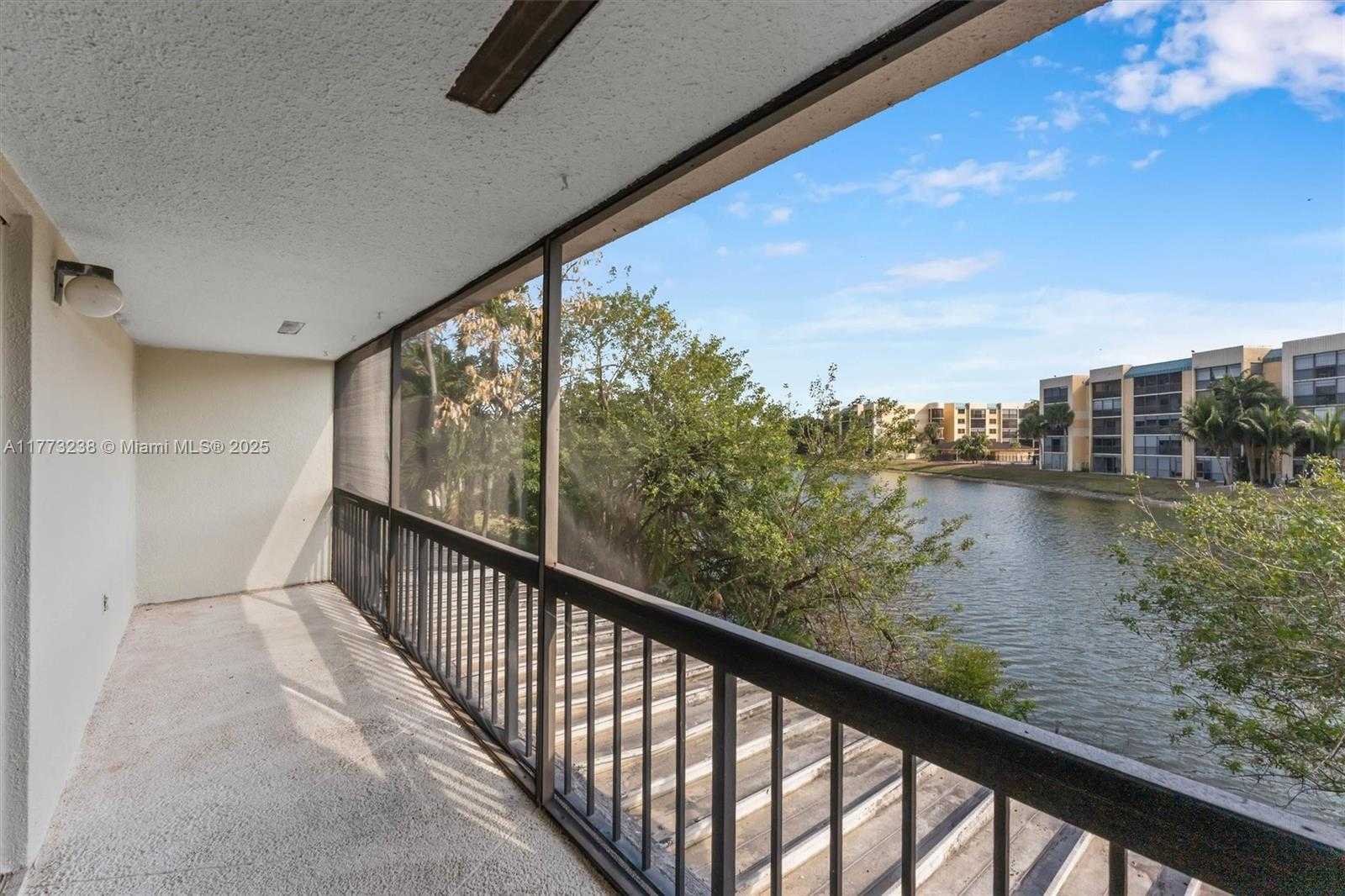 Small Image of 6563 RACQUET CLUB DR #124, Lauderhill Number 17