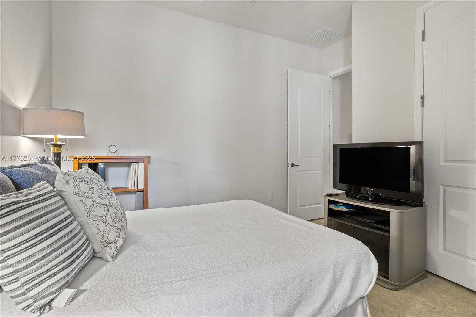 Small Image of 21824 CANADENSIS CIR #102, Boca Raton Number 27