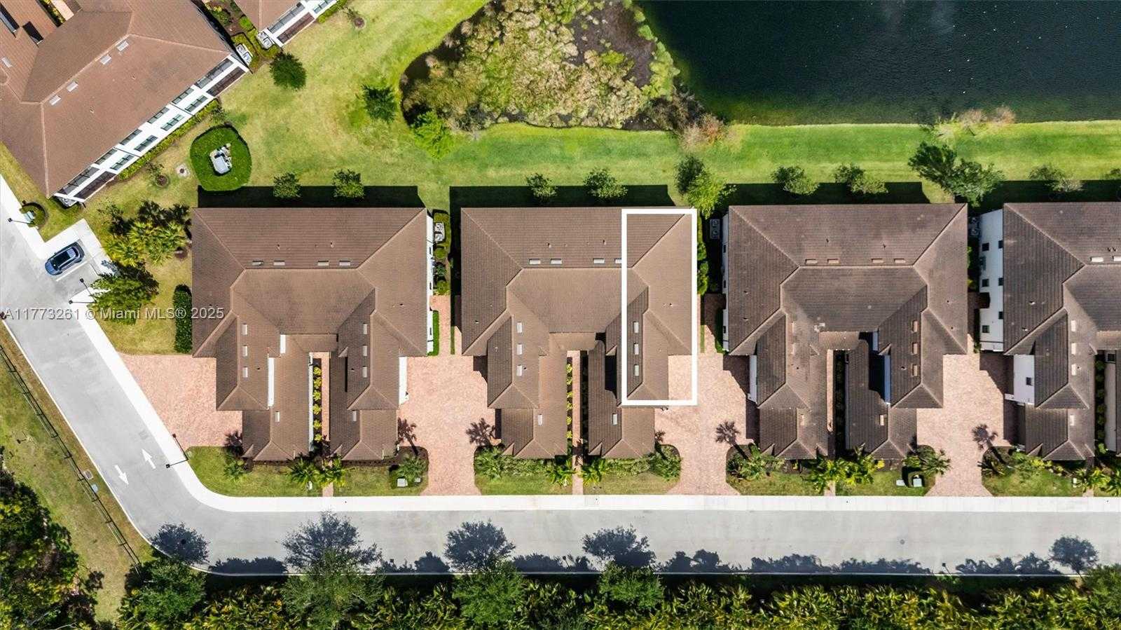 Small Image of 21824 CANADENSIS CIR #102, Boca Raton Number 34