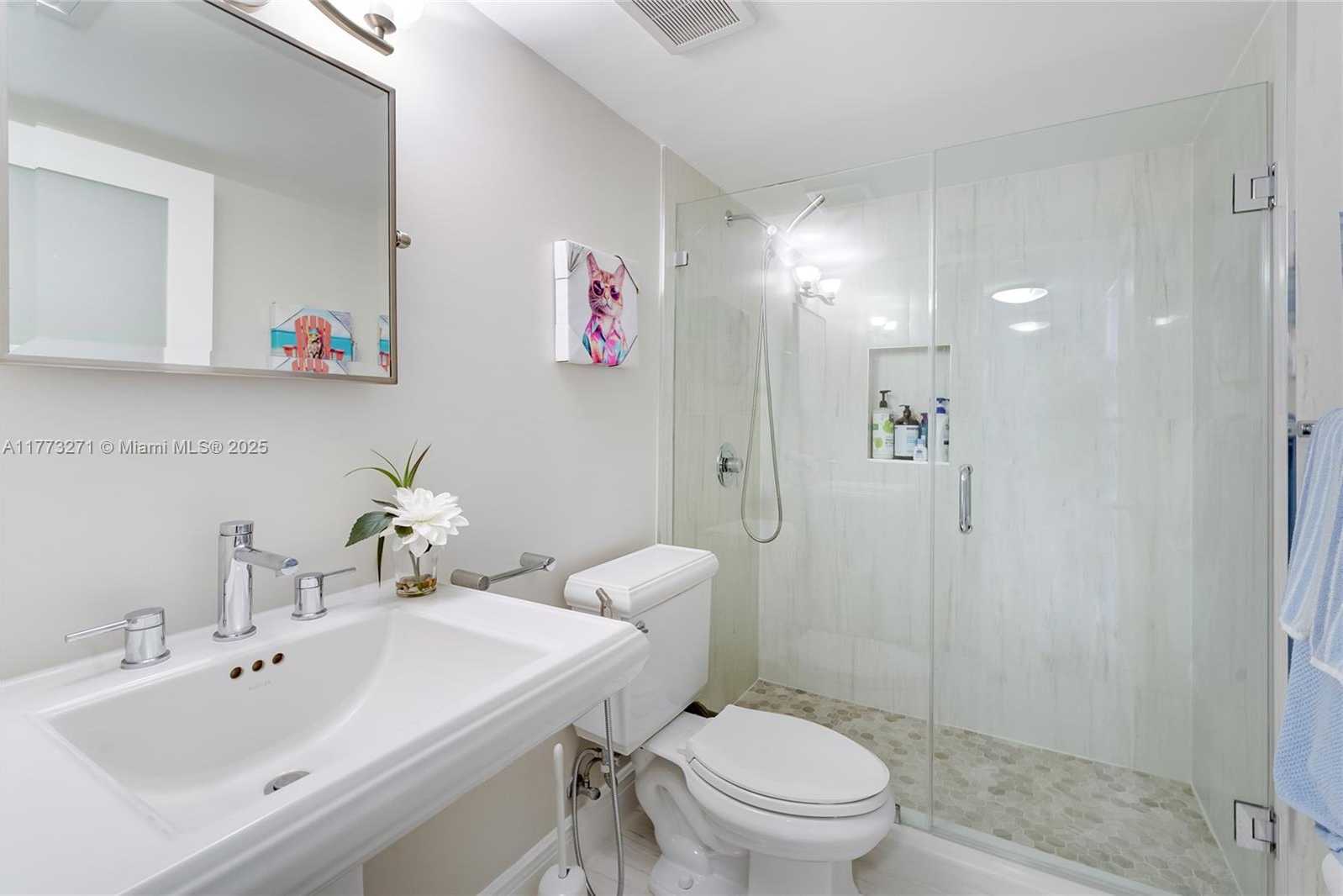 Small Image of 1623 COLLINS AVE #520, Miami Beach Number 12
