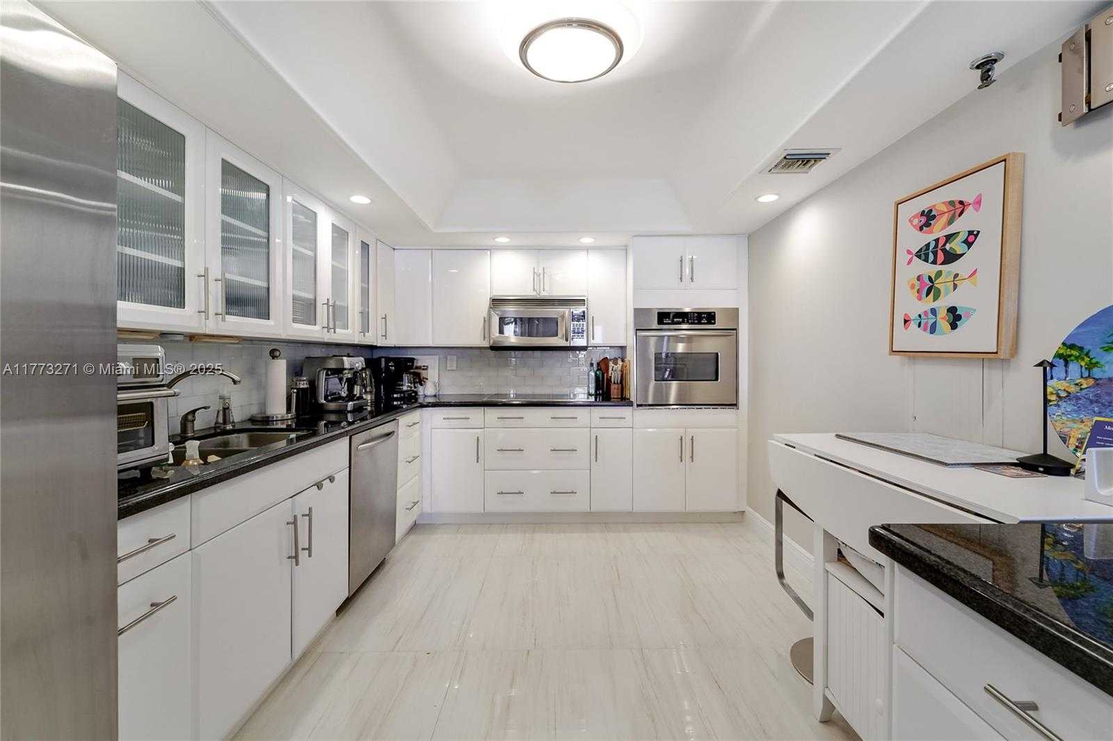 Small Image of 1623 COLLINS AVE #520, Miami Beach Number 7