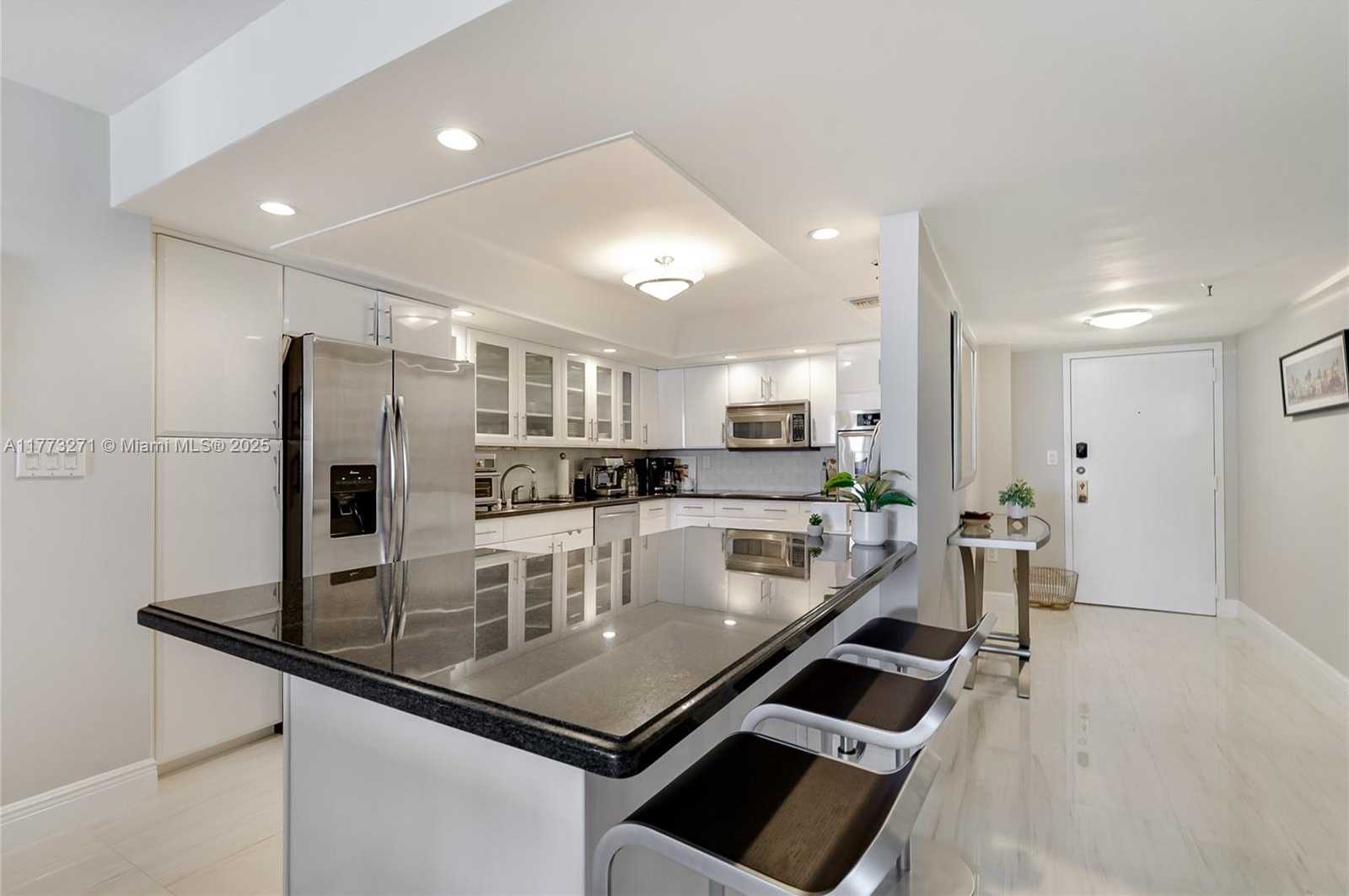 Small Image of 1623 COLLINS AVE #520, Miami Beach Number 8