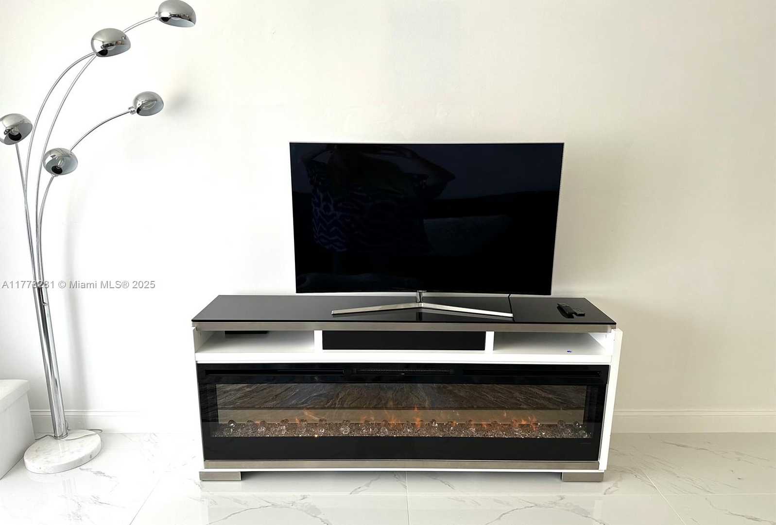 Small Image of 427 GOLDEN ISLES DR #5G, Hallandale Beach Number 13