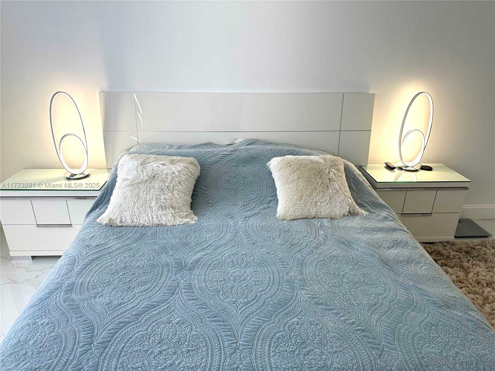 Small Image of 427 GOLDEN ISLES DR #5G, Hallandale Beach Number 17