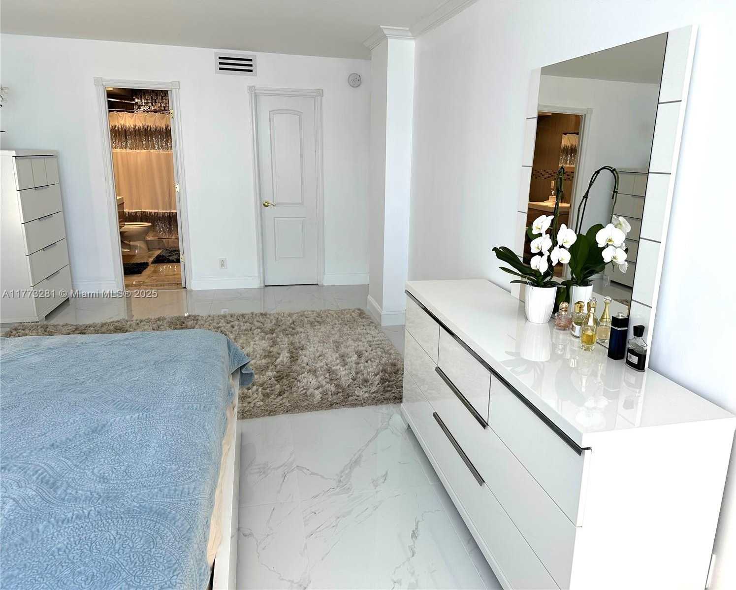 Small Image of 427 GOLDEN ISLES DR #5G, Hallandale Beach Number 18