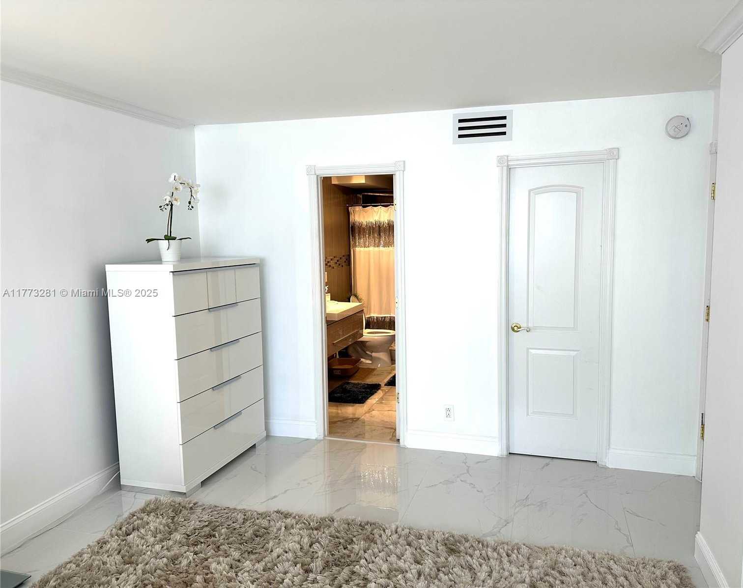 Small Image of 427 GOLDEN ISLES DR #5G, Hallandale Beach Number 19
