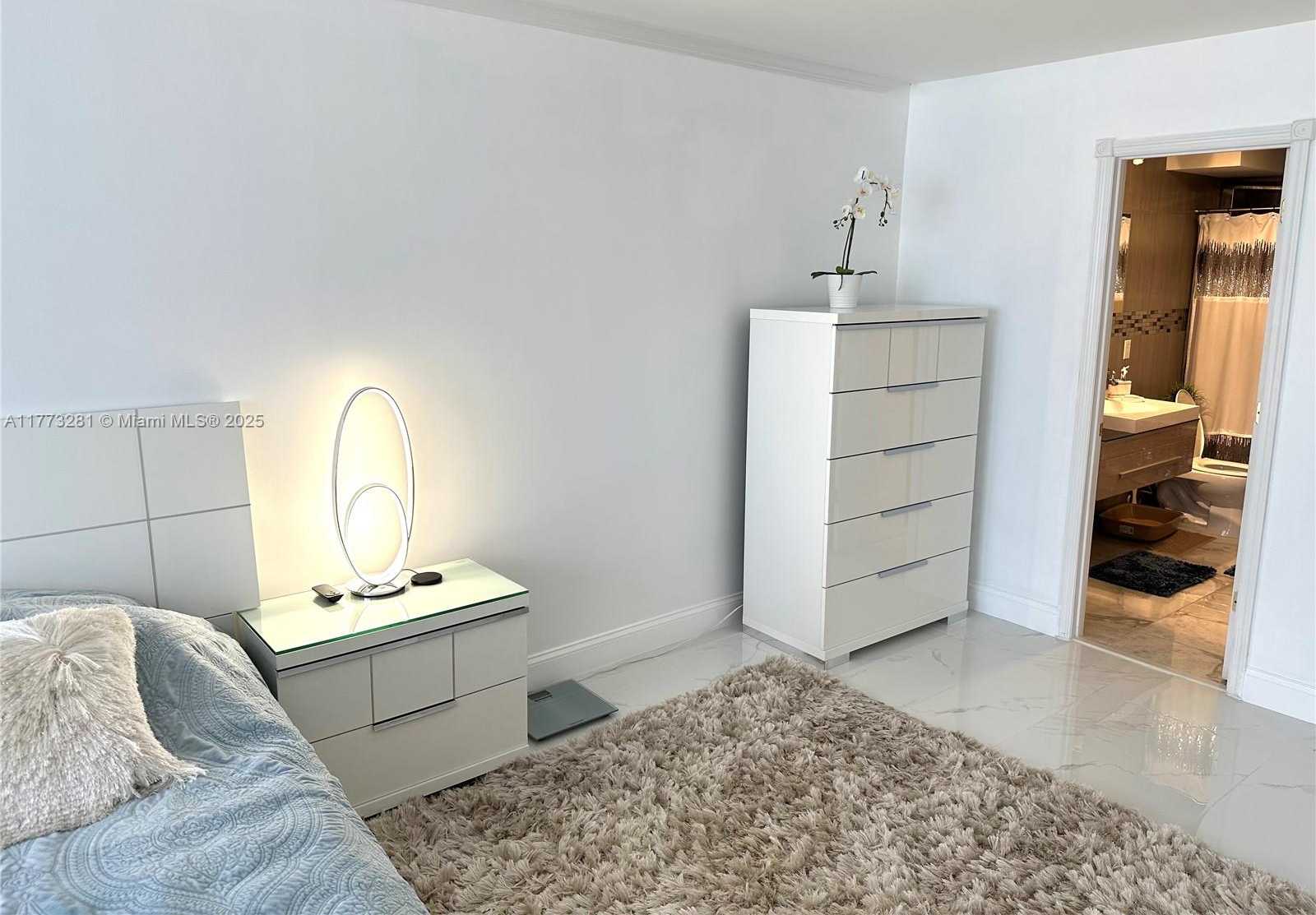Small Image of 427 GOLDEN ISLES DR #5G, Hallandale Beach Number 20