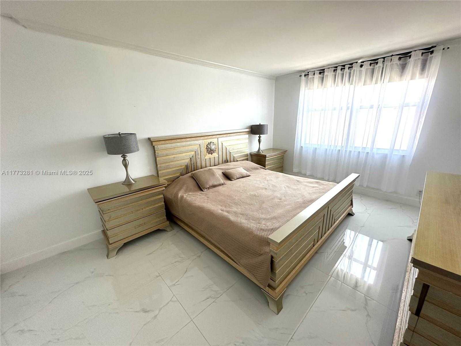 Small Image of 427 GOLDEN ISLES DR #5G, Hallandale Beach Number 27