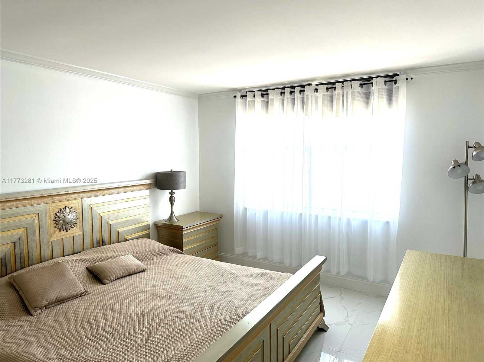 Small Image of 427 GOLDEN ISLES DR #5G, Hallandale Beach Number 28
