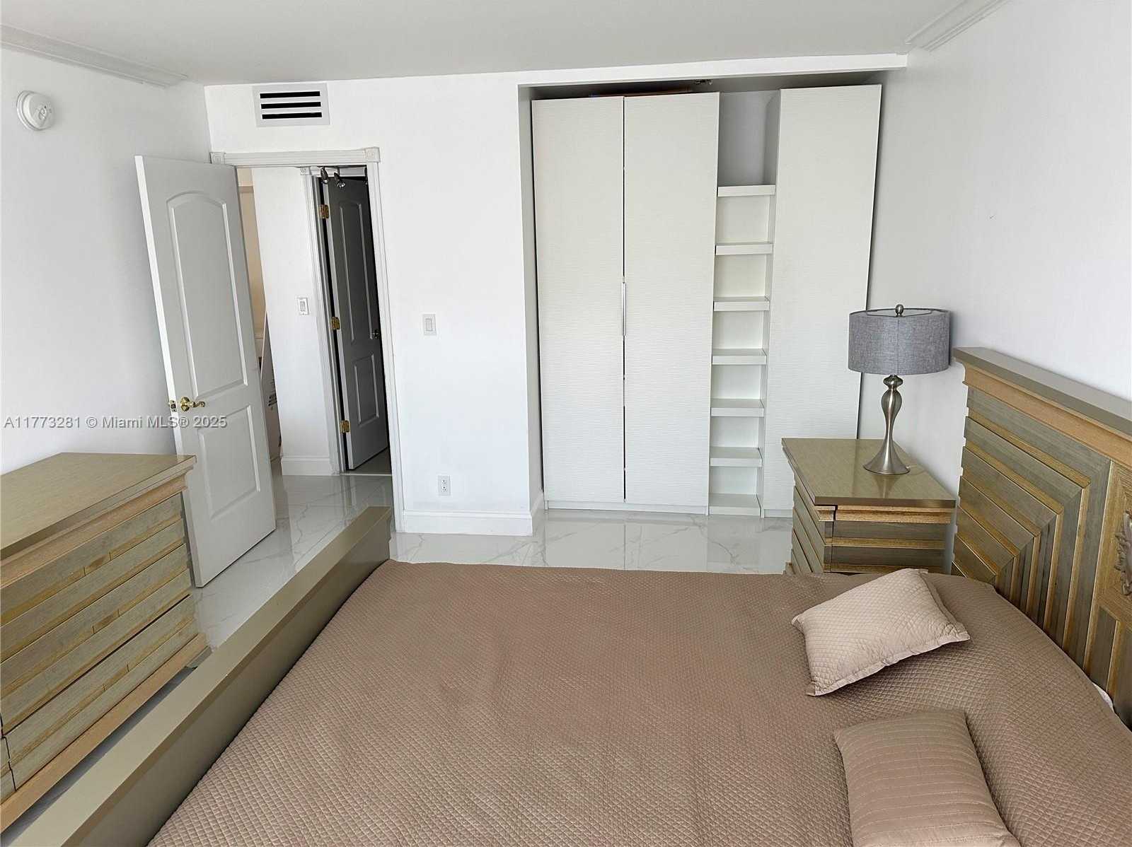 Small Image of 427 GOLDEN ISLES DR #5G, Hallandale Beach Number 29