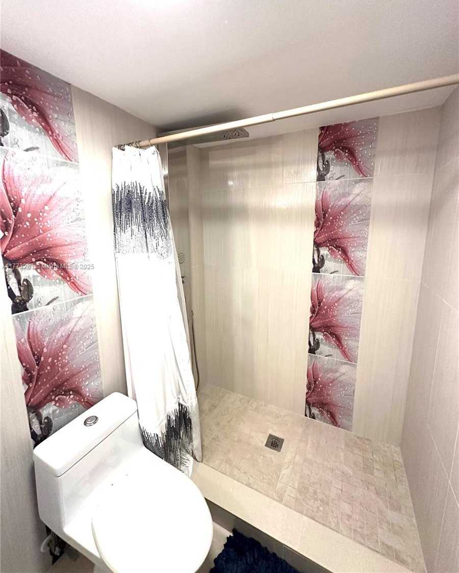 Small Image of 427 GOLDEN ISLES DR #5G, Hallandale Beach Number 33