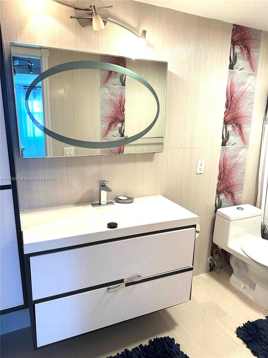 Small Image of 427 GOLDEN ISLES DR #5G, Hallandale Beach Number 35