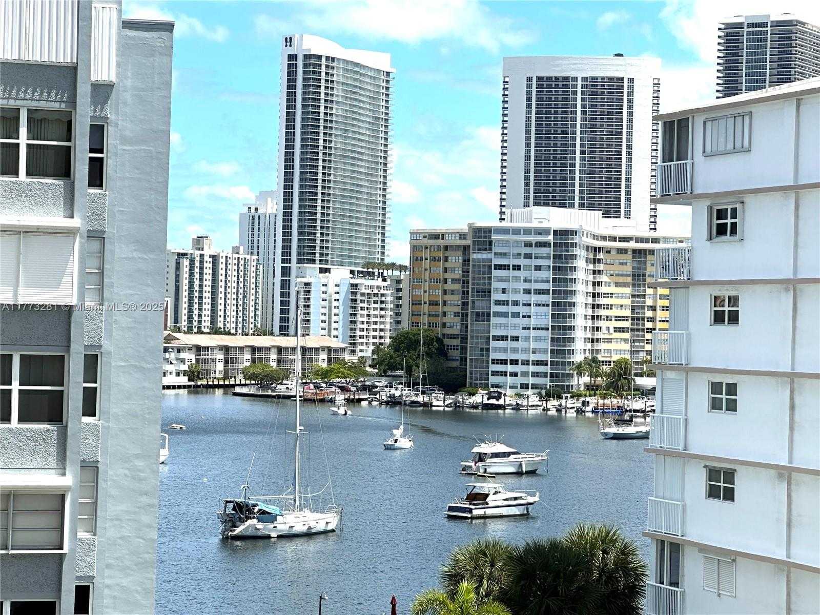 Small Image of 427 GOLDEN ISLES DR #5G, Hallandale Beach Number 36