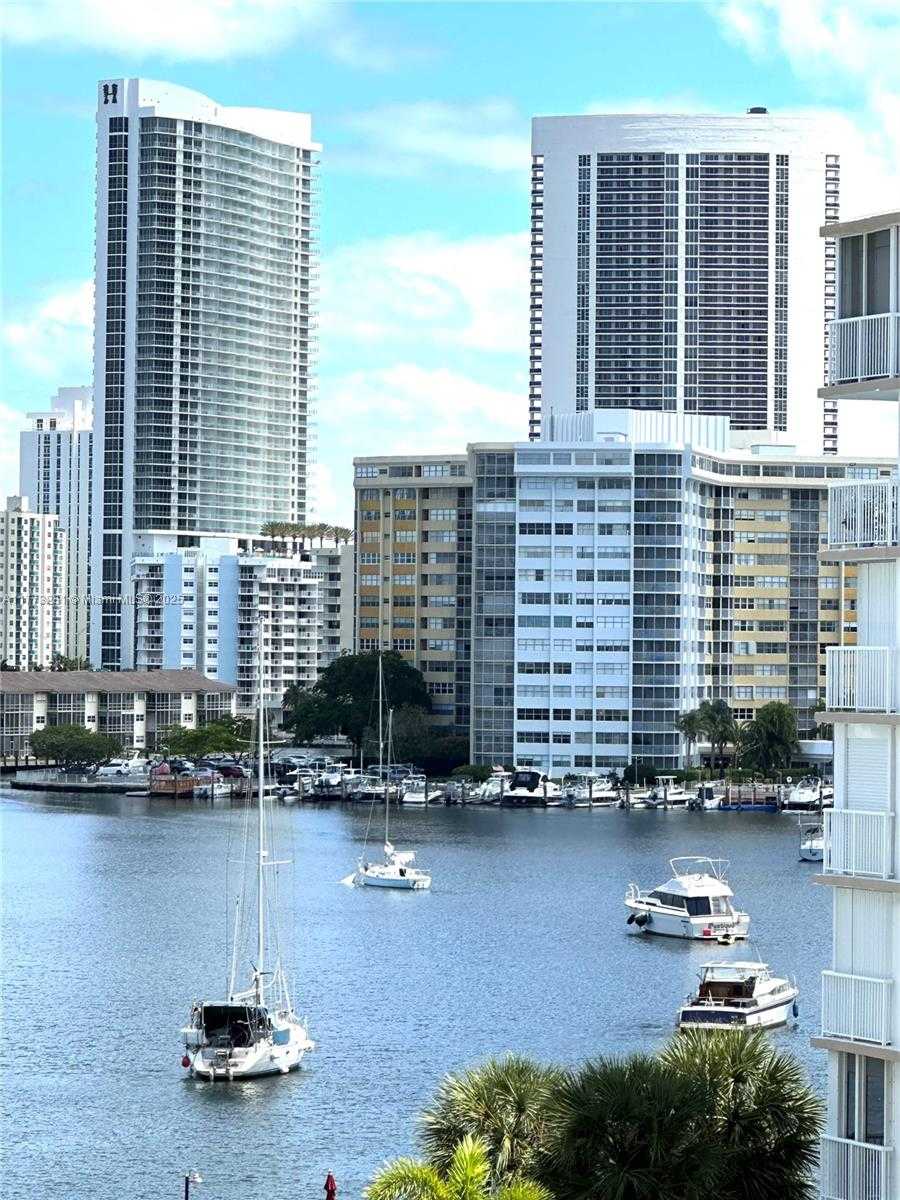 Small Image of 427 GOLDEN ISLES DR #5G, Hallandale Beach Number 37