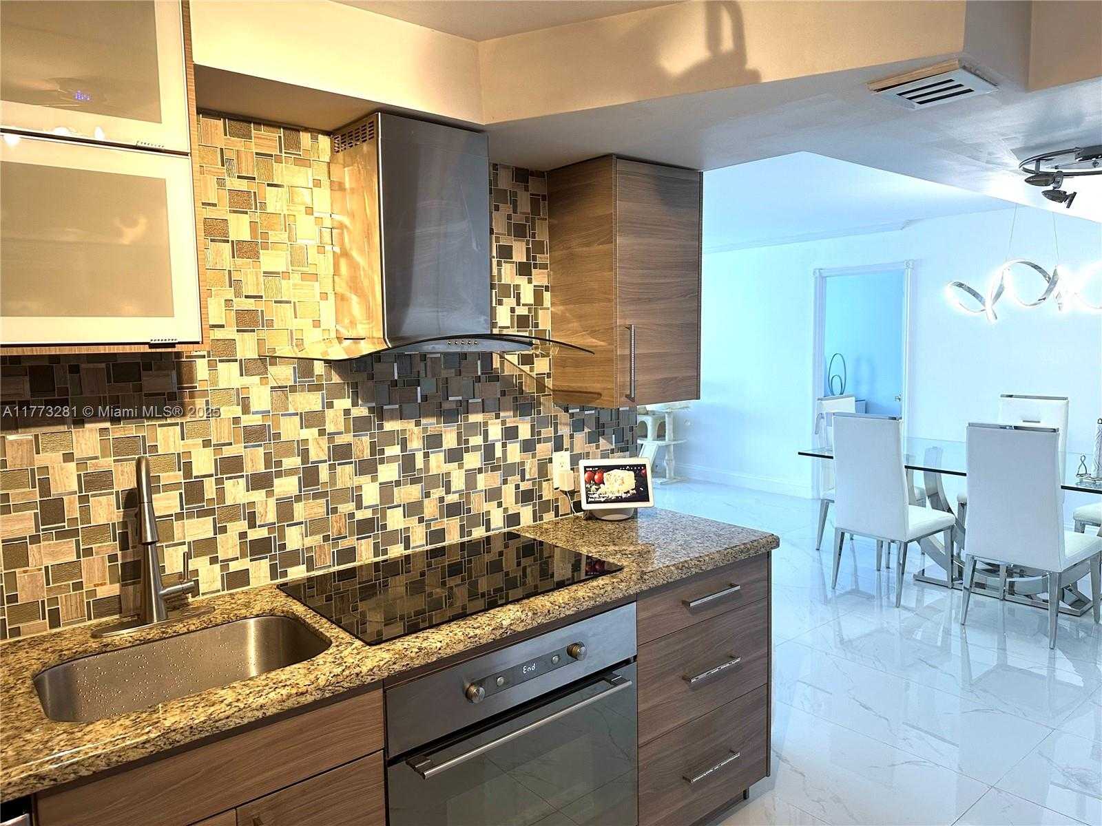 Small Image of 427 GOLDEN ISLES DR #5G, Hallandale Beach Number 4