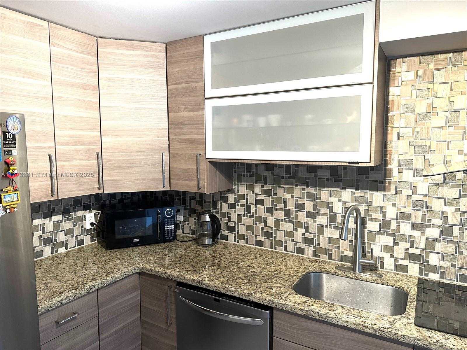 Small Image of 427 GOLDEN ISLES DR #5G, Hallandale Beach Number 6