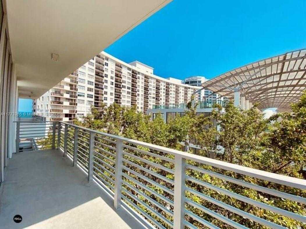 Small Image of 6080 COLLINS AVENUE #PH09, Miami Beach Number 4