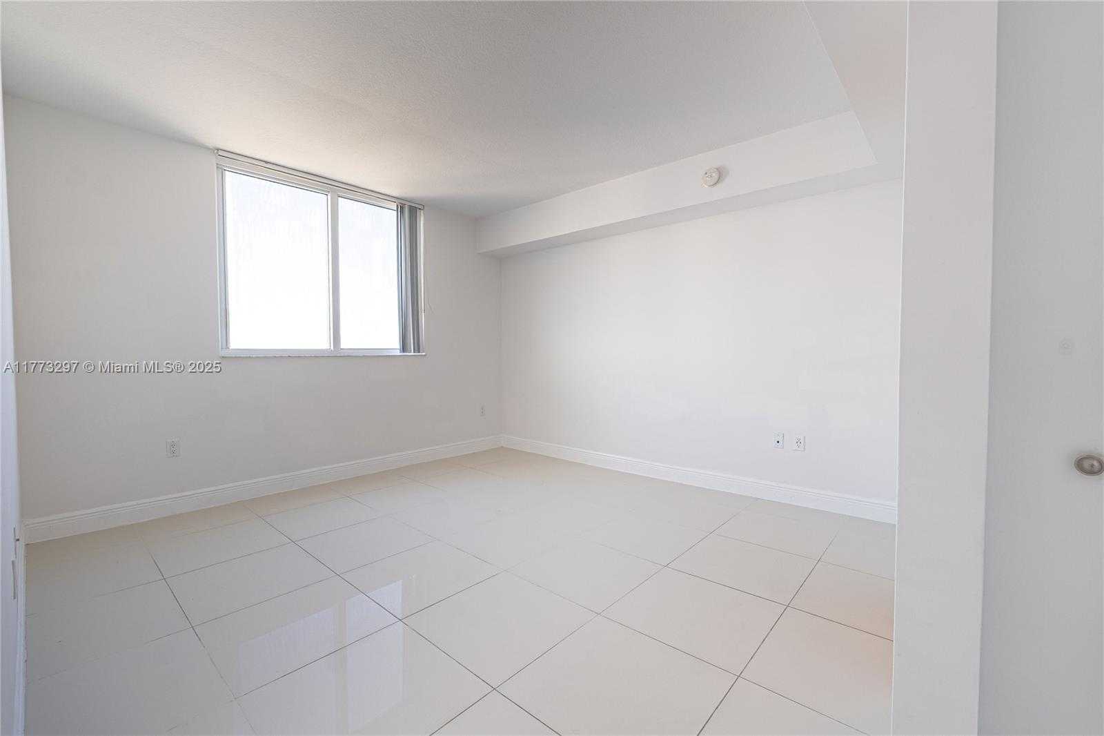 Small Image of 1861 NORTH WEST S RIVER DR #1904, Miami Number 6