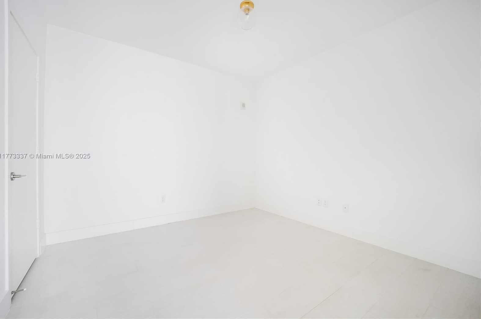 Small Image of 2900 NE 7th Ave, Miami, FL 33137, USA Number 10