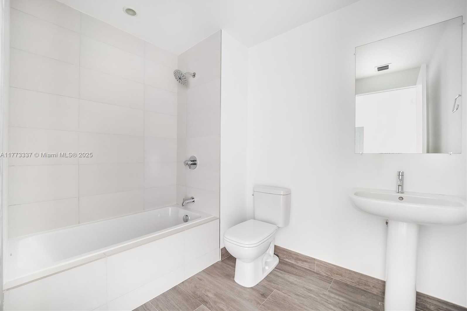 Small Image of 2900 NE 7th Ave, Miami, FL 33137, USA Number 12