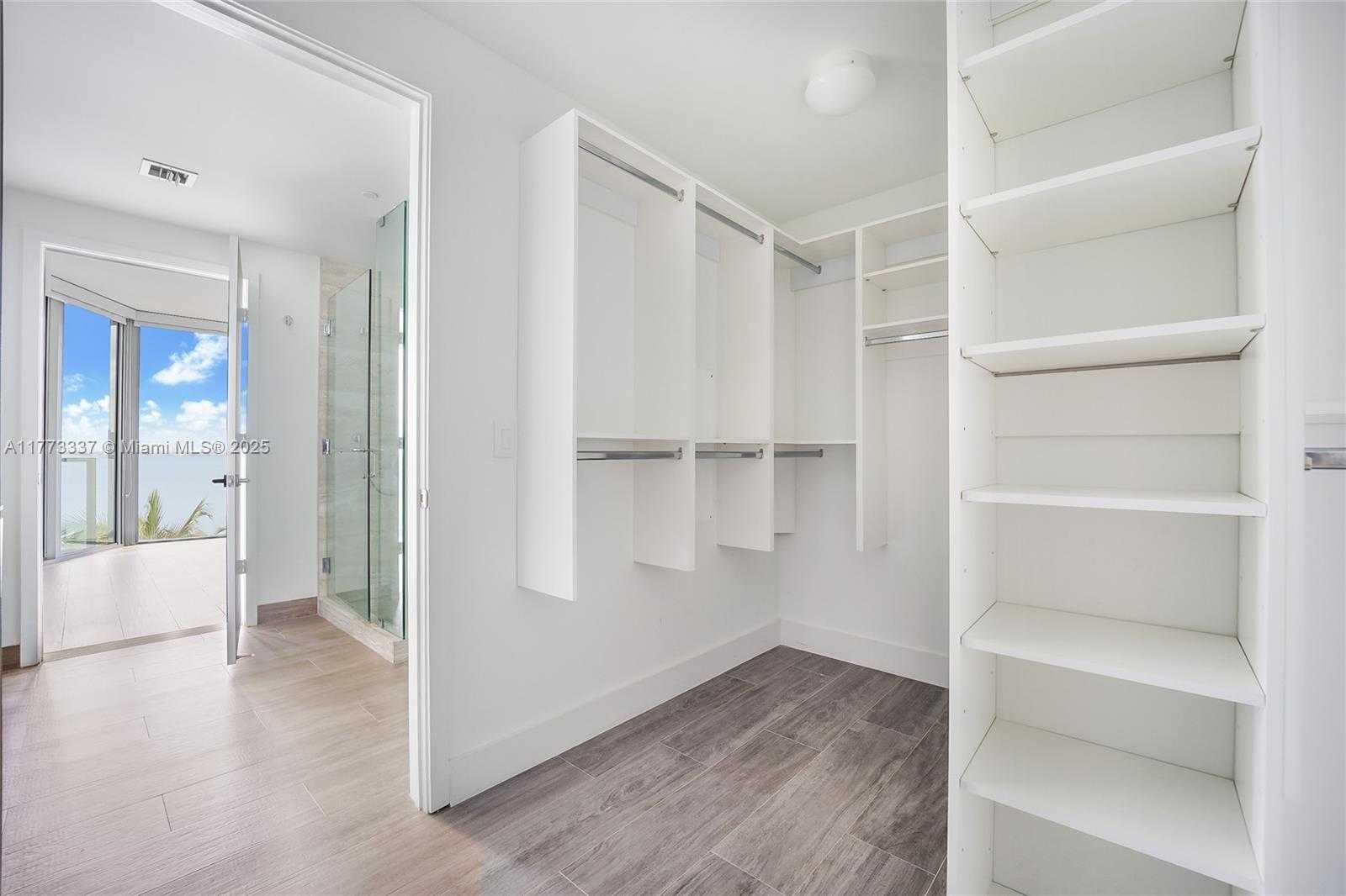 Small Image of 2900 NE 7th Ave, Miami, FL 33137, USA Number 7