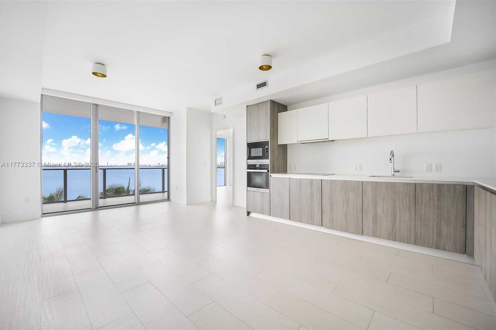 Small Image of 2900 NE 7th Ave, Miami, FL 33137, USA Number 9