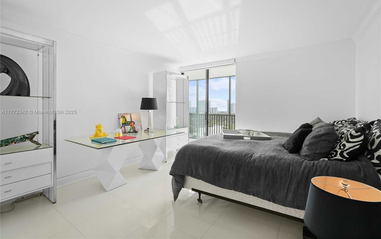 Small Image of 20301 WEST COUNTRY CLUB DR #1226, Aventura Number 5
