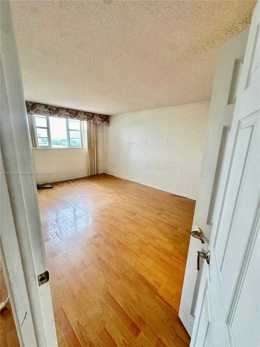Small Image of 1893 SOUTH OCEAN DR #601, Hallandale Beach Number 11