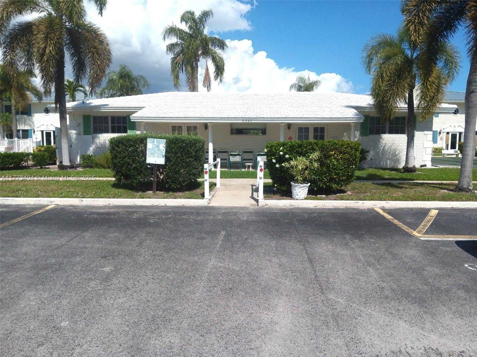 Small Image of 1821 NE 62nd St, Fort Lauderdale, FL 33308, USA Number 11