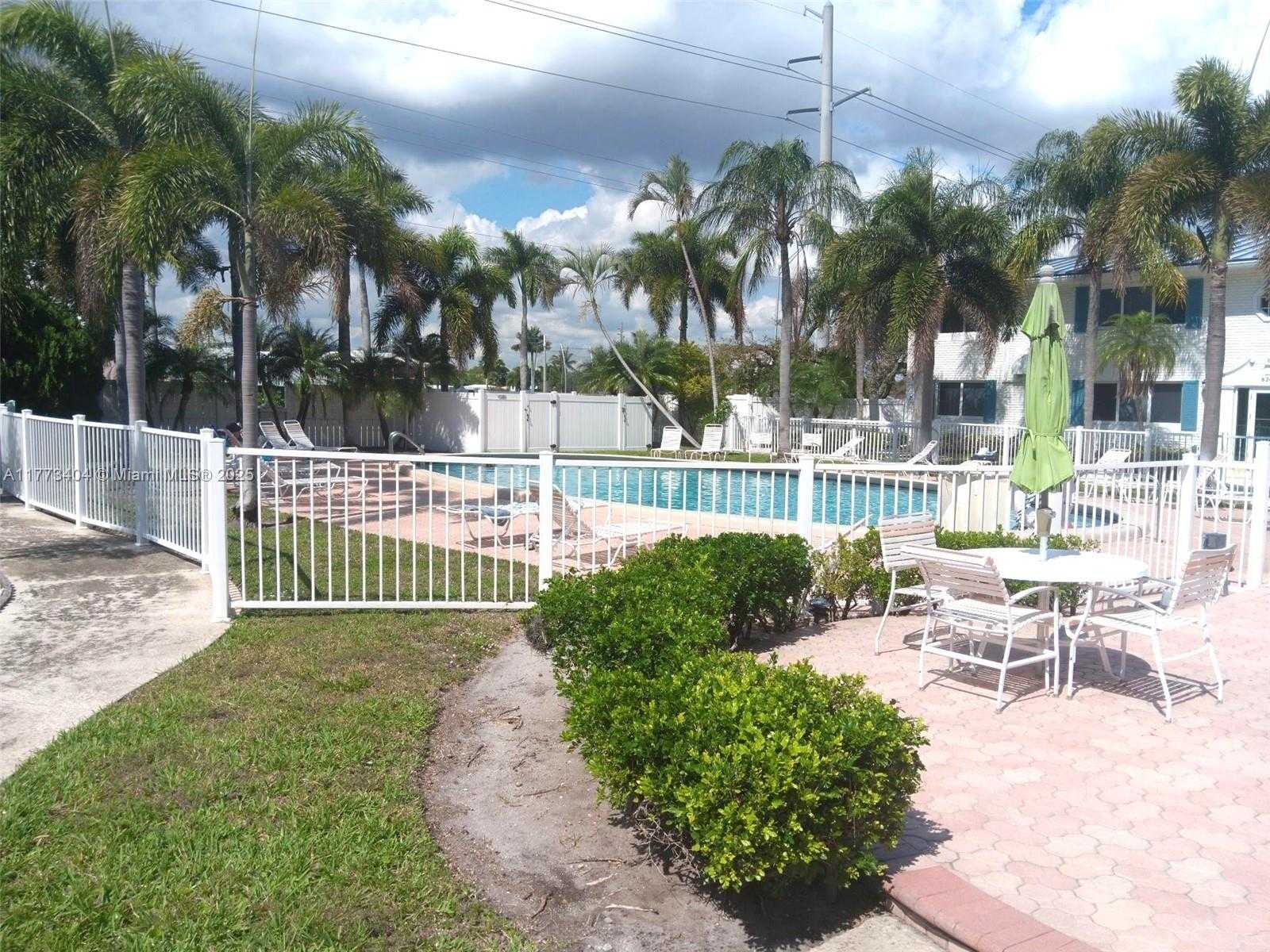 Small Image of 1821 NE 62nd St, Fort Lauderdale, FL 33308, USA Number 12