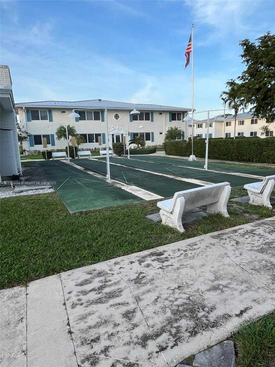 Small Image of 1821 NE 62nd St, Fort Lauderdale, FL 33308, USA Number 14