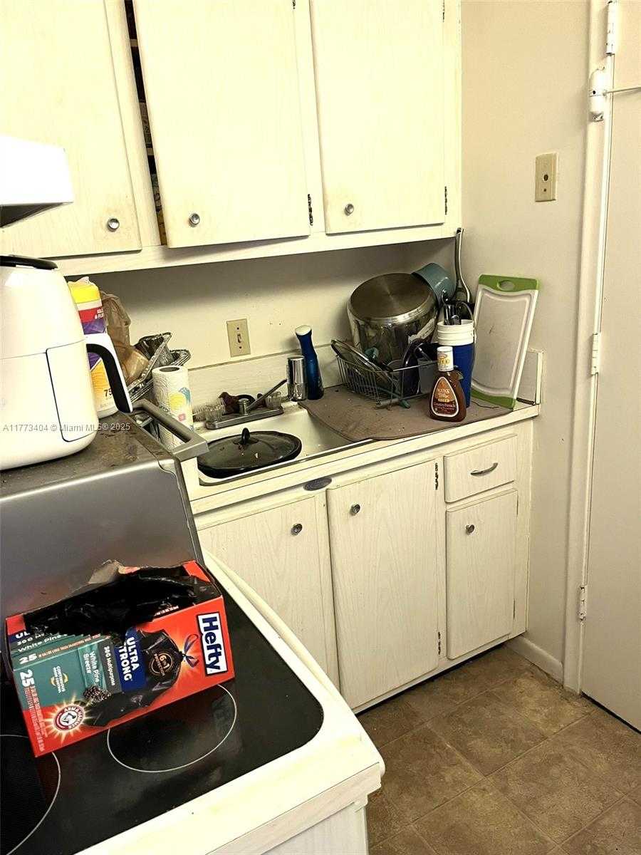 Small Image of 1821 NE 62nd St, Fort Lauderdale, FL 33308, USA Number 3