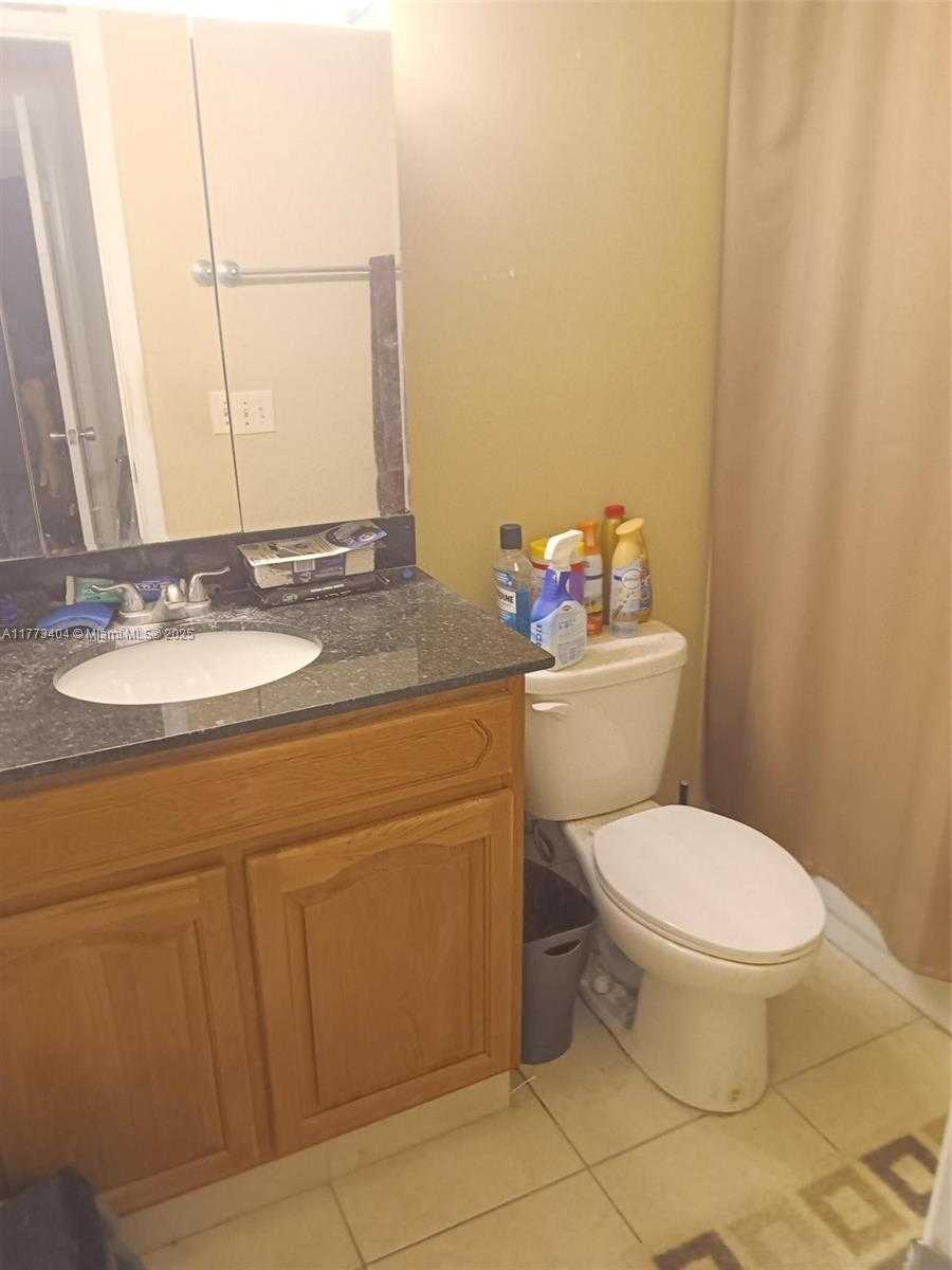 Small Image of 1821 NE 62nd St, Fort Lauderdale, FL 33308, USA Number 8