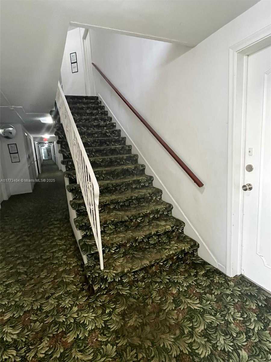 Small Image of 1821 NE 62nd St, Fort Lauderdale, FL 33308, USA Number 9