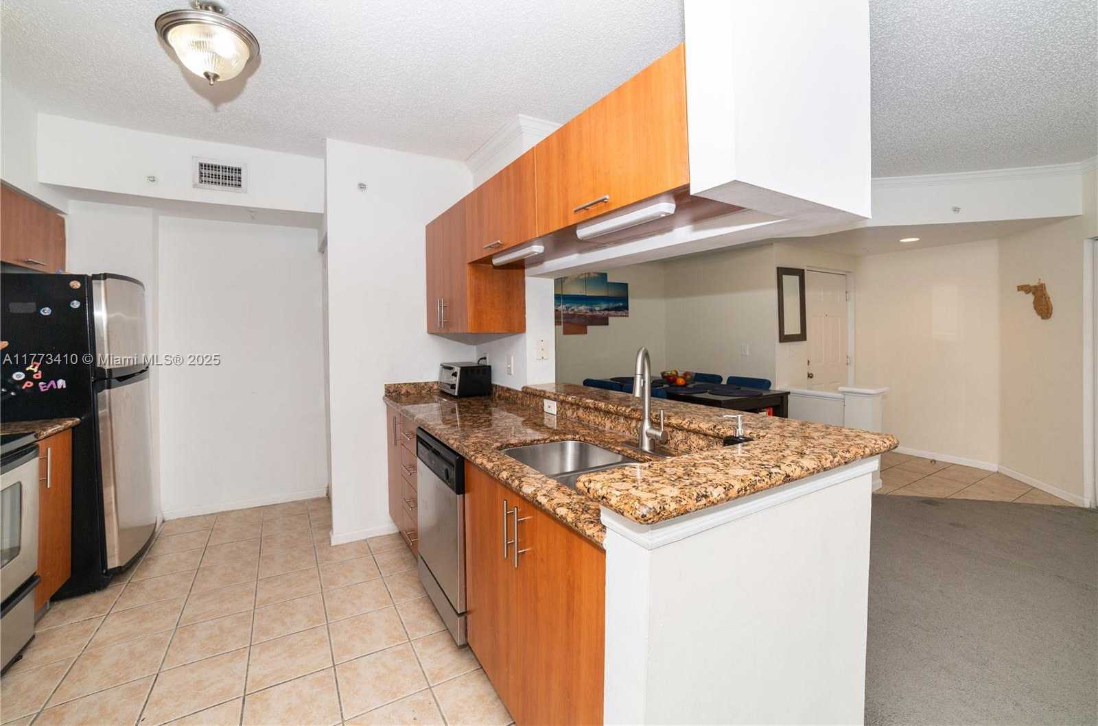 Small Image of 17125 NORTH BAY RD #3605, Sunny Isles Beach Number 10