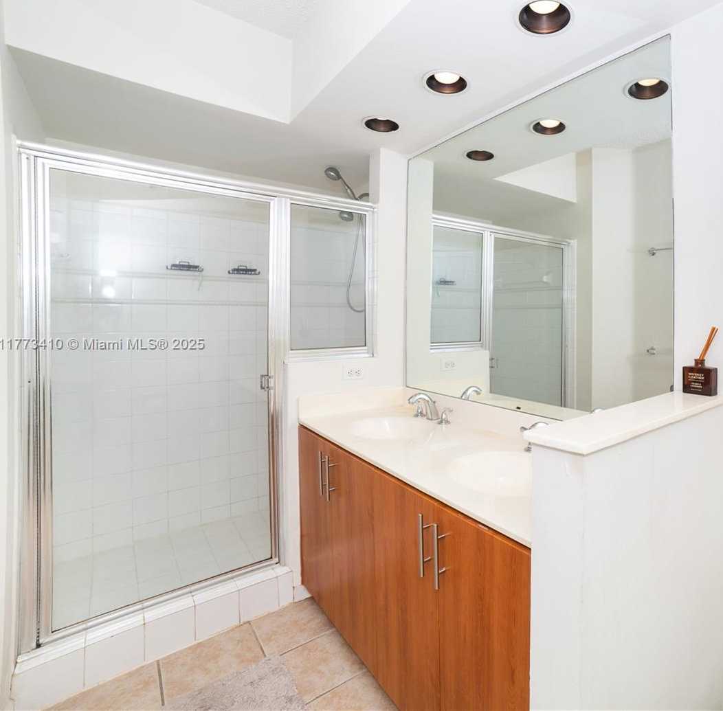 Small Image of 17125 NORTH BAY RD #3605, Sunny Isles Beach Number 30