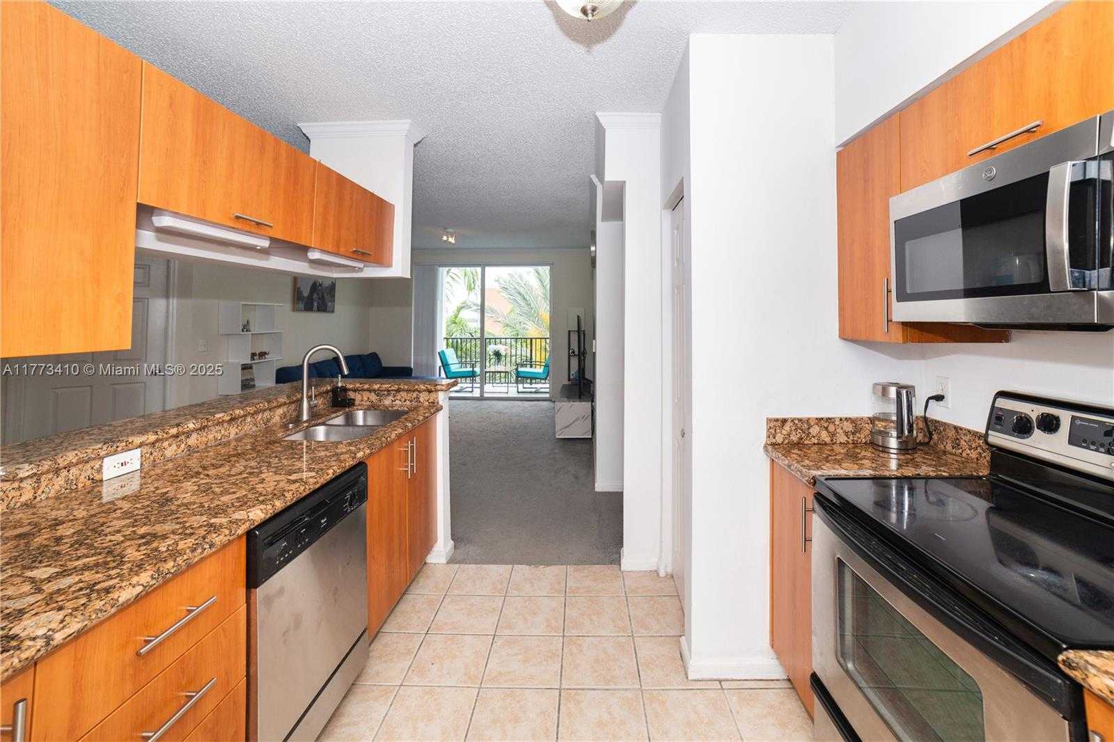 Small Image of 17125 NORTH BAY RD #3605, Sunny Isles Beach Number 4