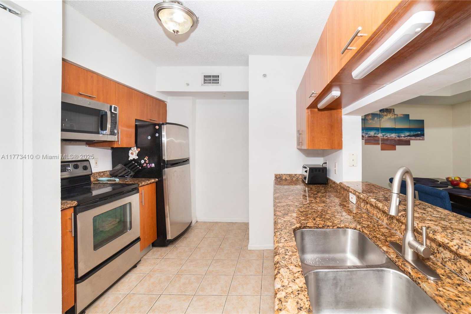 Small Image of 17125 NORTH BAY RD #3605, Sunny Isles Beach Number 6