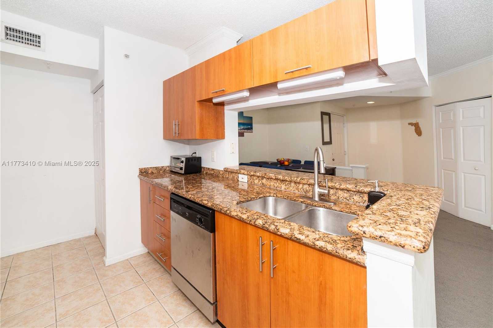 Small Image of 17125 NORTH BAY RD #3605, Sunny Isles Beach Number 8