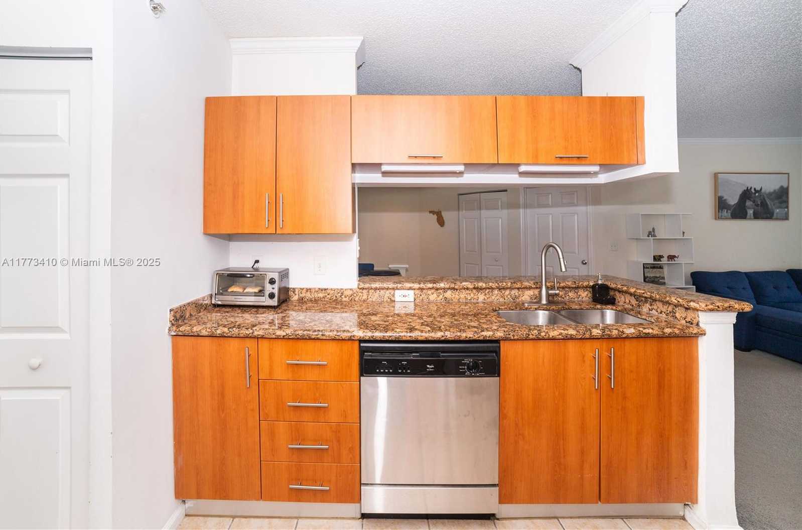 Small Image of 17125 NORTH BAY RD #3605, Sunny Isles Beach Number 9