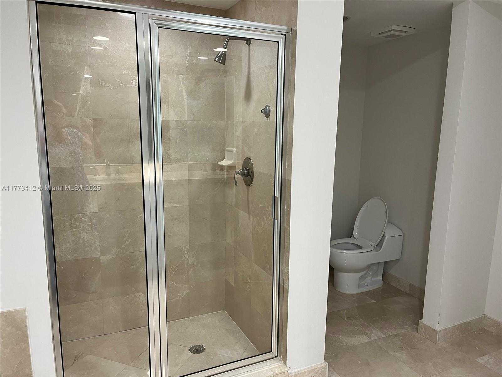 Small Image of 14951 ROYAL OAKS LN #2206, North Miami Number 12