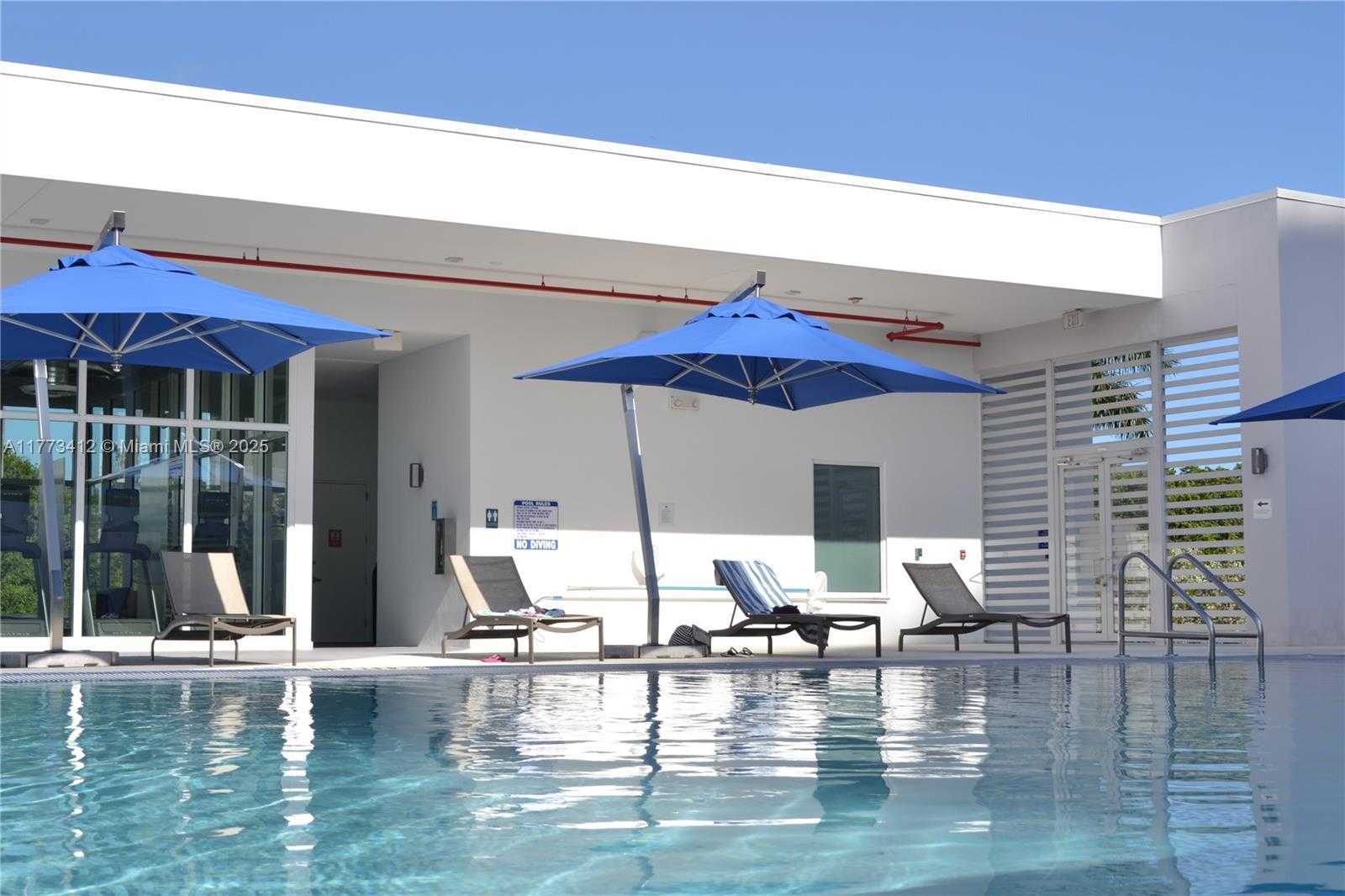 Small Image of 14951 ROYAL OAKS LN #2206, North Miami Number 17